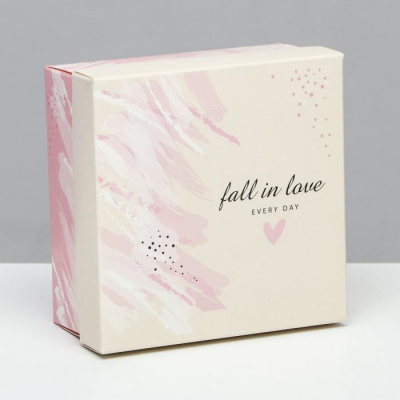 Коробка складная Fаll in love 10*10*5 см 1 шт